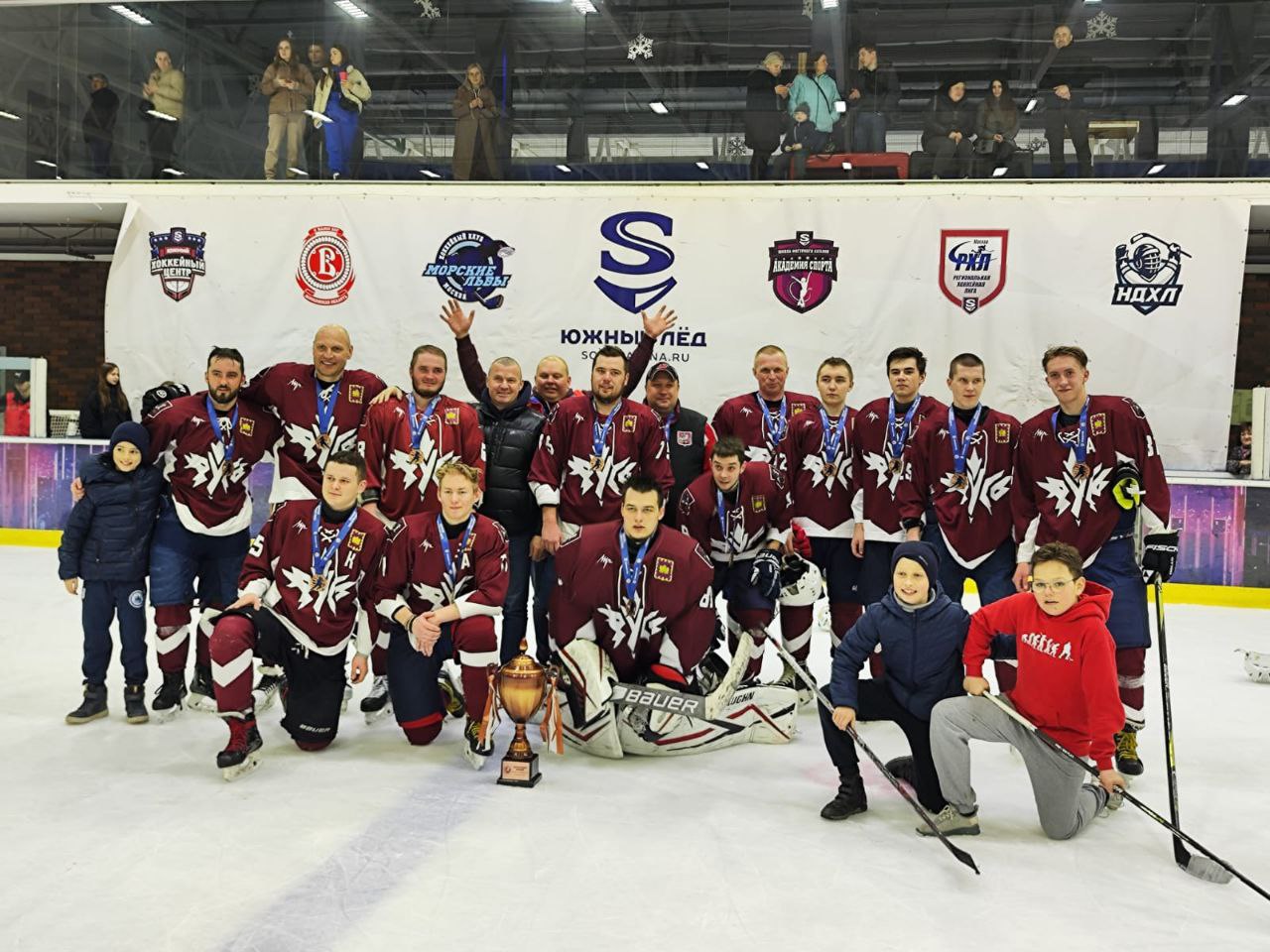 Хоккейная команда «Русь» из Кленовского одержала победу в матче