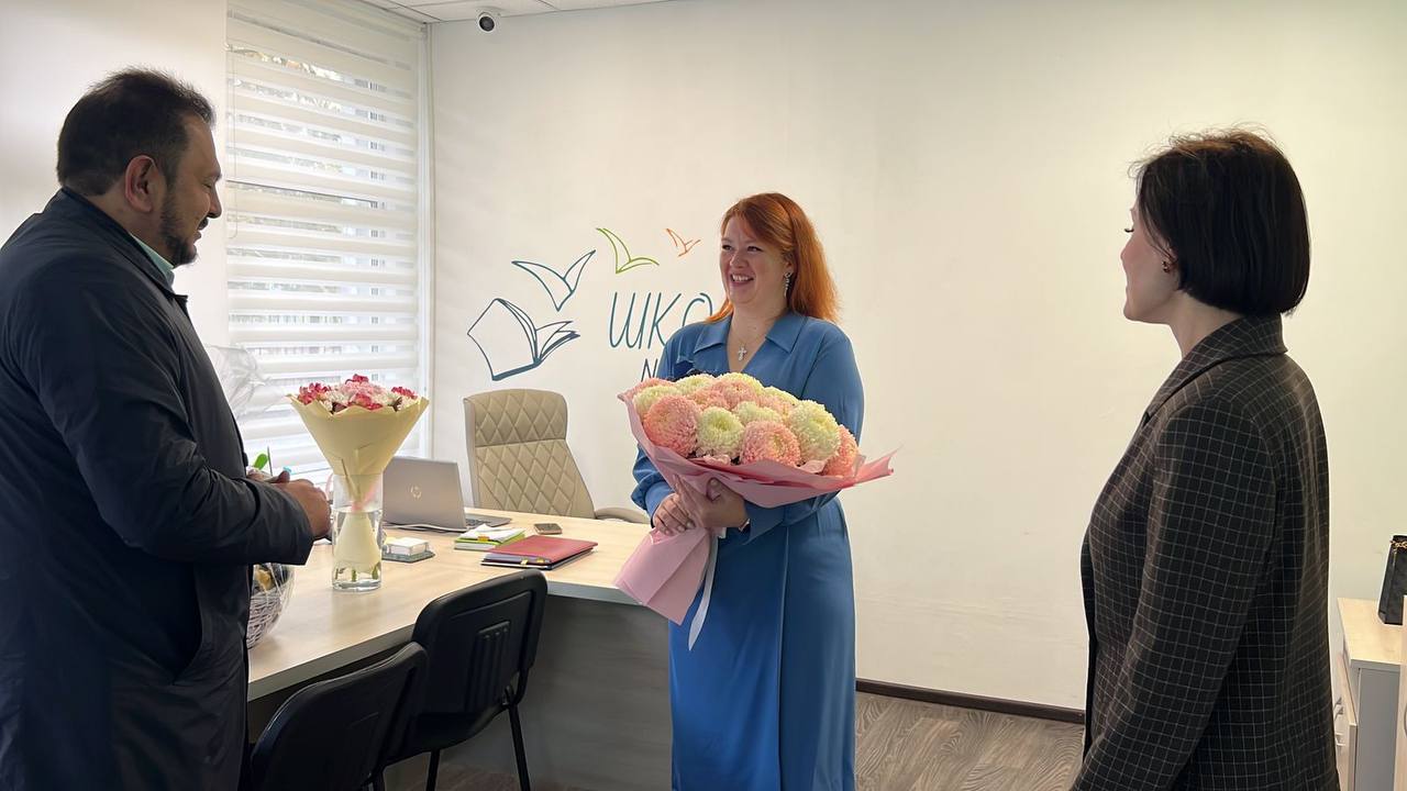 Представители администрации поселения Кокошкино поздравили педагогов с Днем учителя