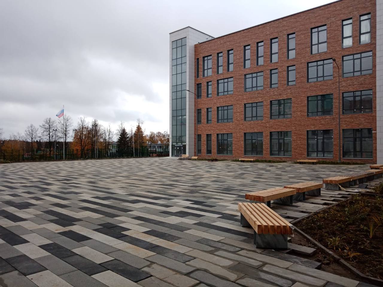 Специалисты подвели предварительные итоги по строительству школы в Щаповском