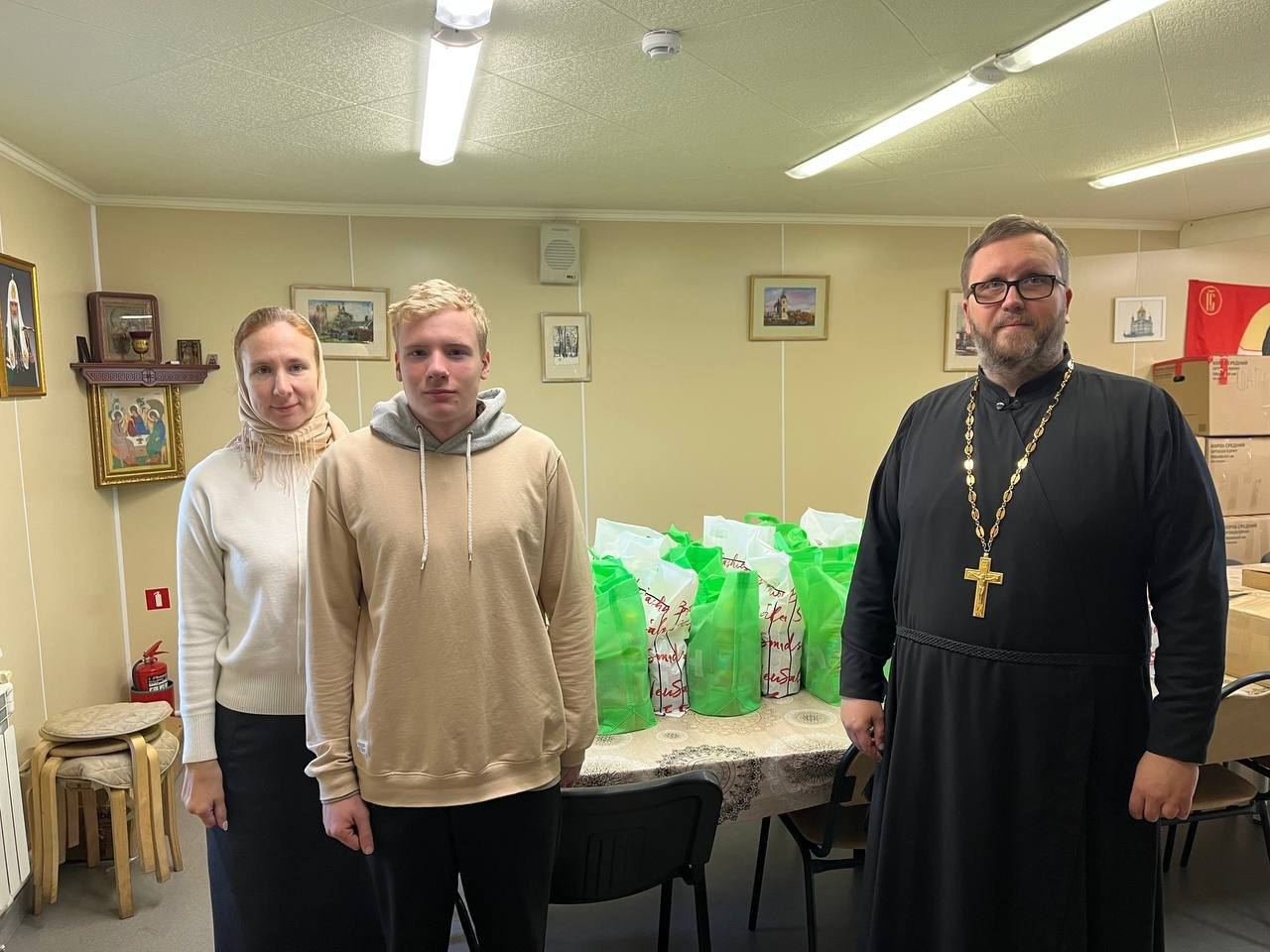 Отца Щаповского храма наградили за осуществление гуманитарной помощи бойцам в зоне СВО