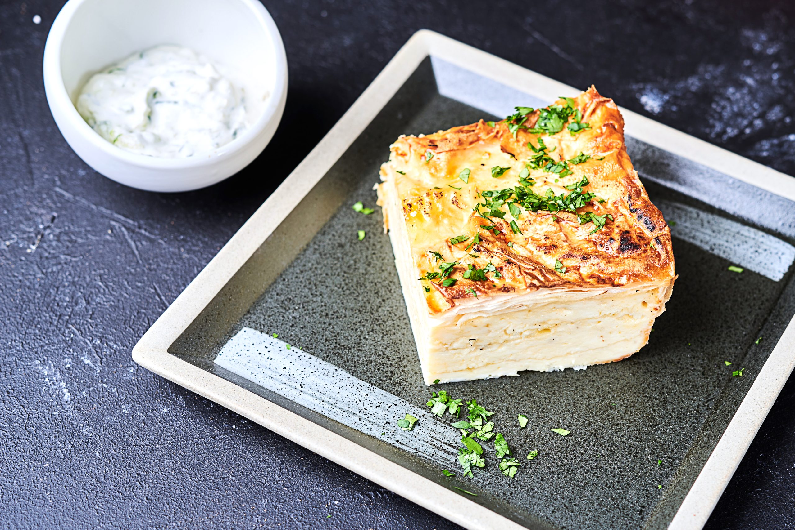 Кулинарный блокнот Новых округов: Простой пирог с сыром из лаваша