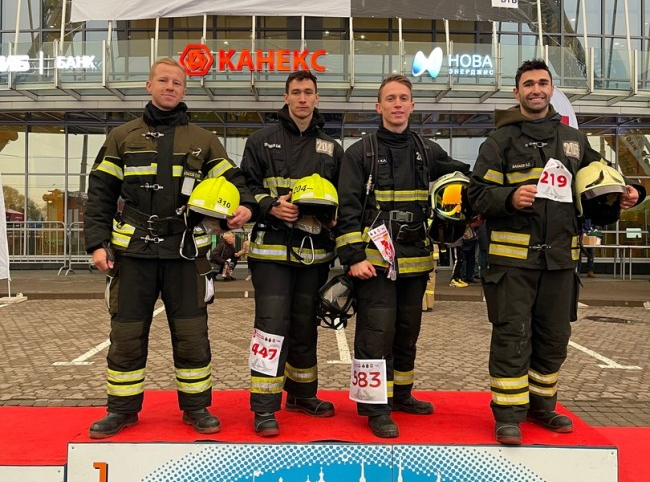 Столичные пожарные и спасатели в десятке лучших по итогам соревнований «Вертикальный вызов»
