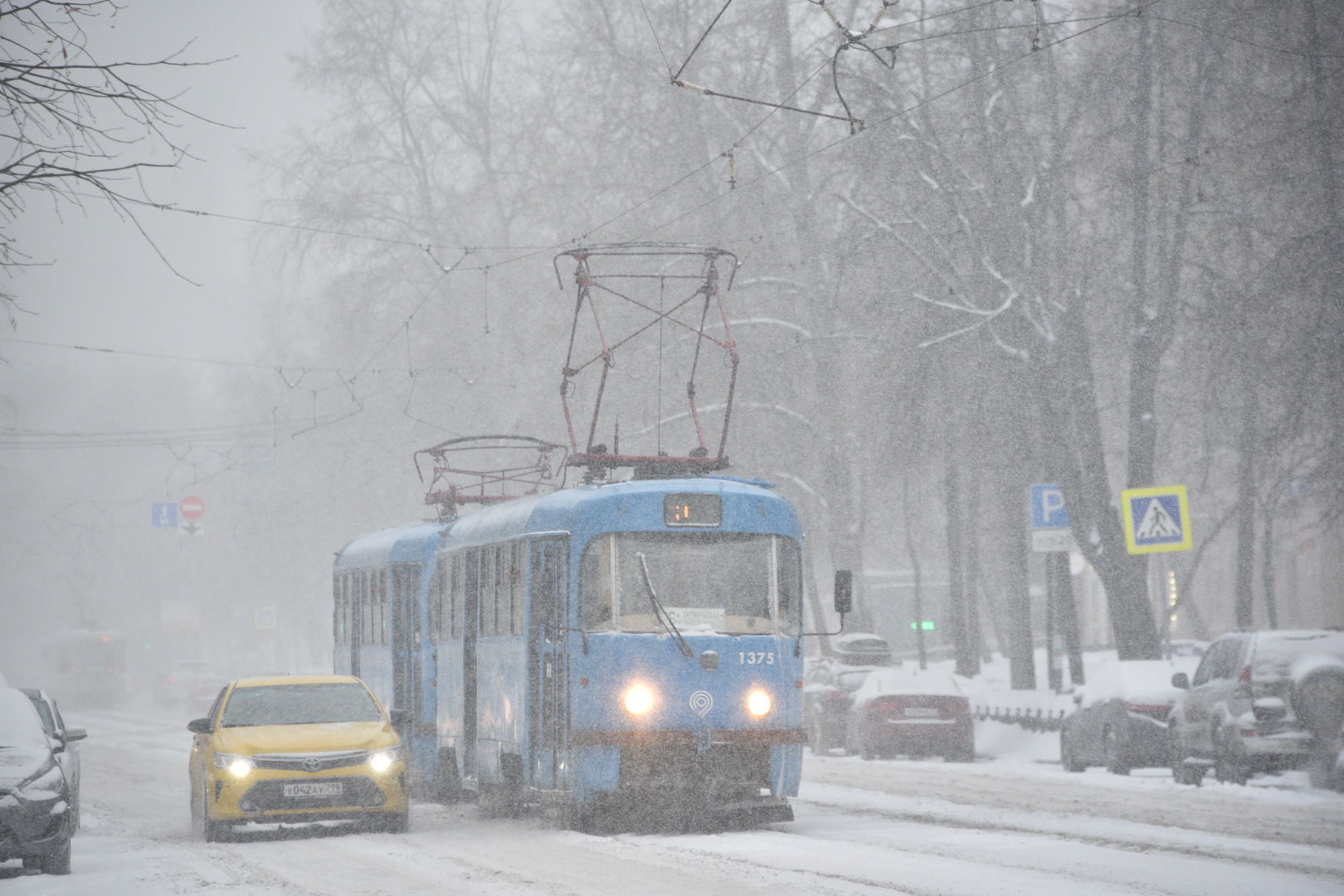 Госслужбы поставили в усиленный режим из-за снегопада. Фото: Пелагия Замятина, «Вечерняя Москва»