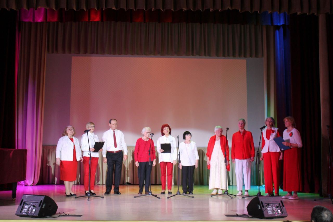 Концерт прошел в ДК Щербинки в честь Международного дня инвалидов 