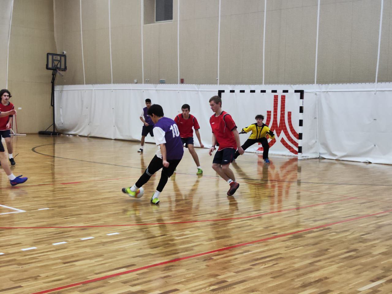 Спортсмены из Кленовского приняли участие в соревнованиях по мини-футболу