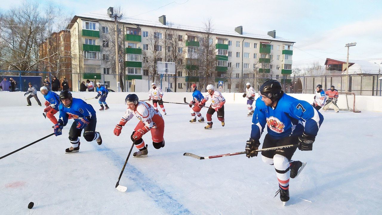 Команда СК «Заря» Щаповского завоевала второе место на соревнованиях по хоккею. 