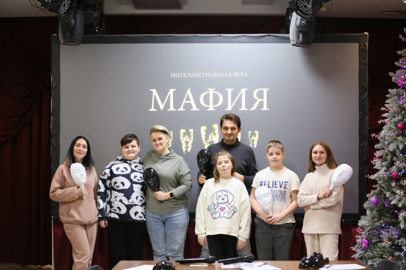 Посетители ДК «Коммунарка» Сосенского сыграли в «Мафию»