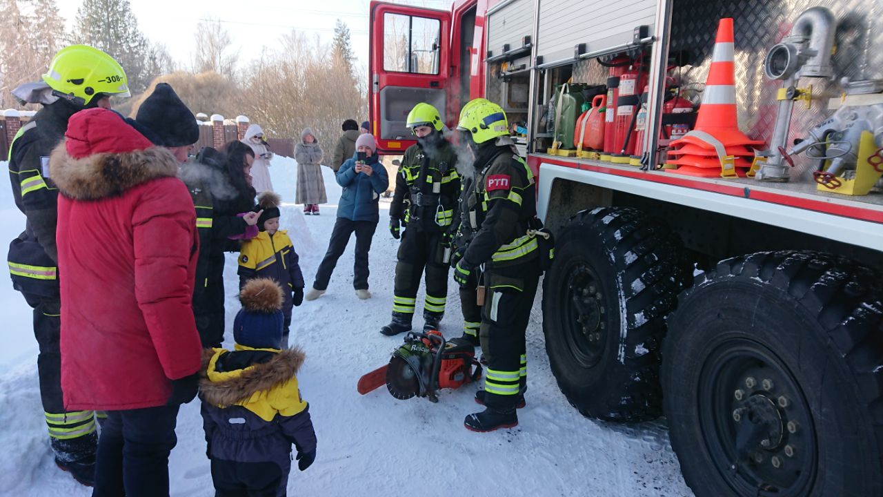 В Михайлово-Ярцевском для жителей провели занятие по пожарной безопасности