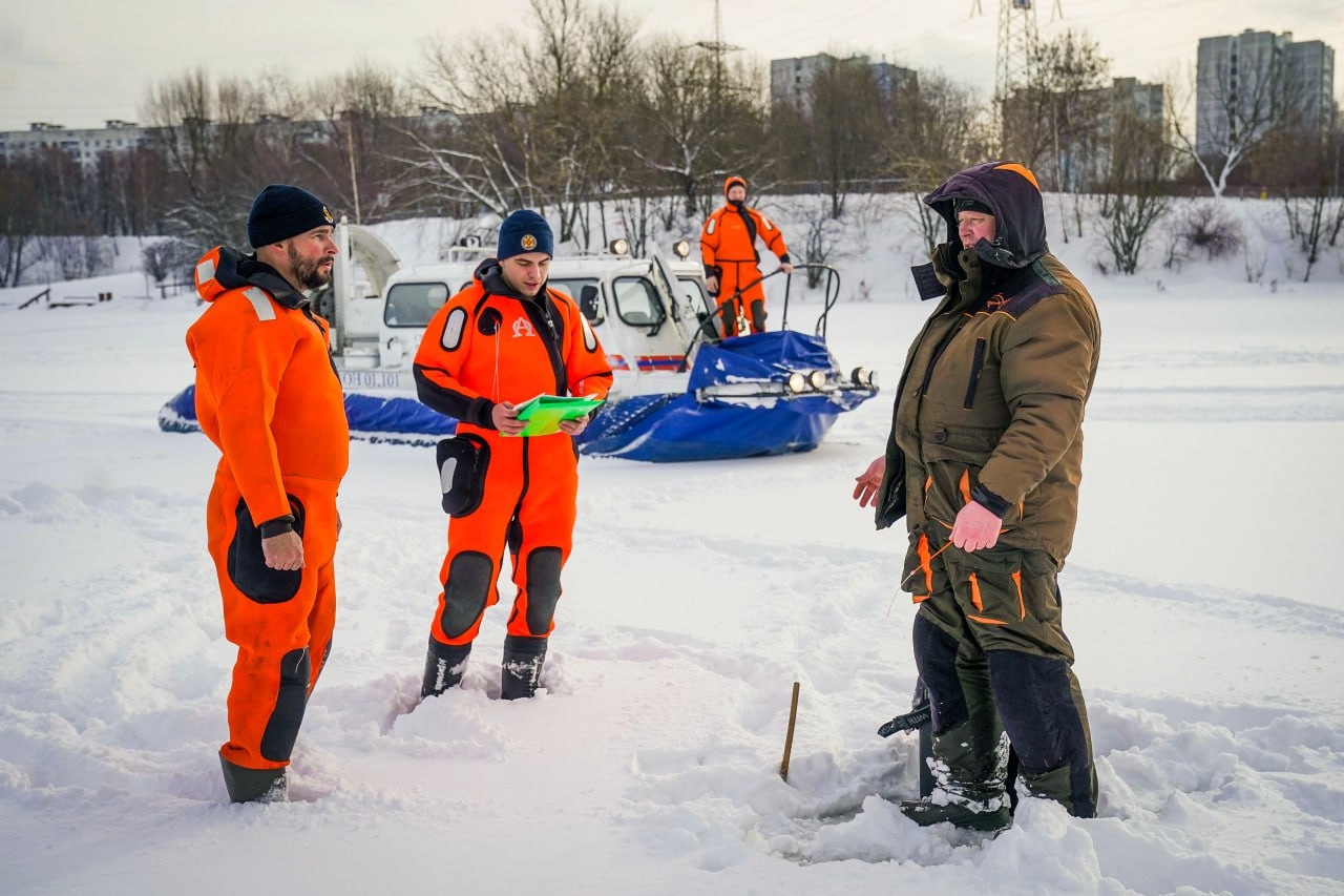 Московские спасатели усилили контроль безопасности на реках и водоемах из-за оттепели