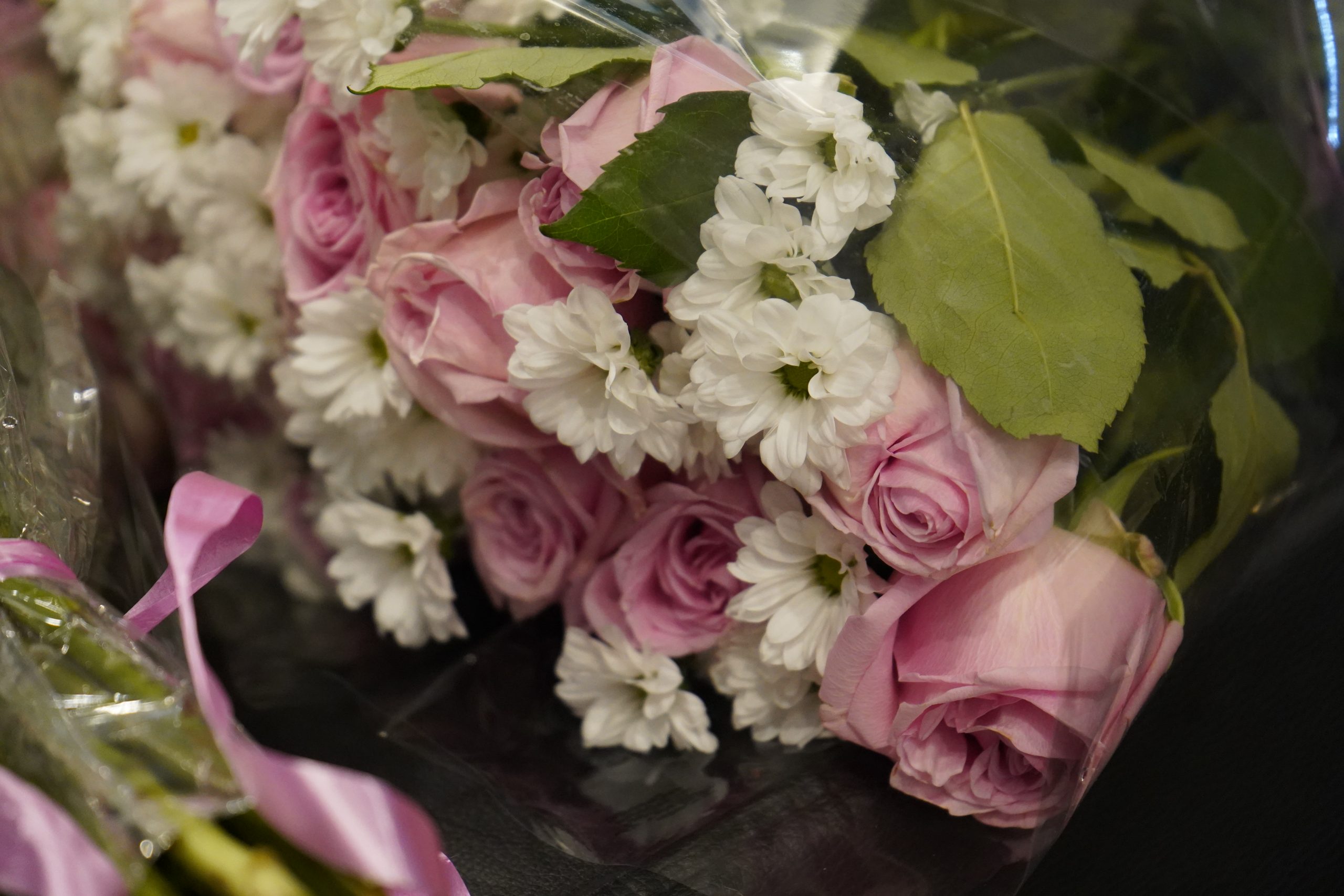 Добрые пожелания и цветы: столичные волонтеры поздравят жителей Москвы