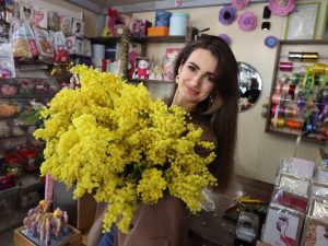 Покупая цветы, обратите внимание на мимозы. Фото: Виктор Хабаров, «Вечерняя Москва»