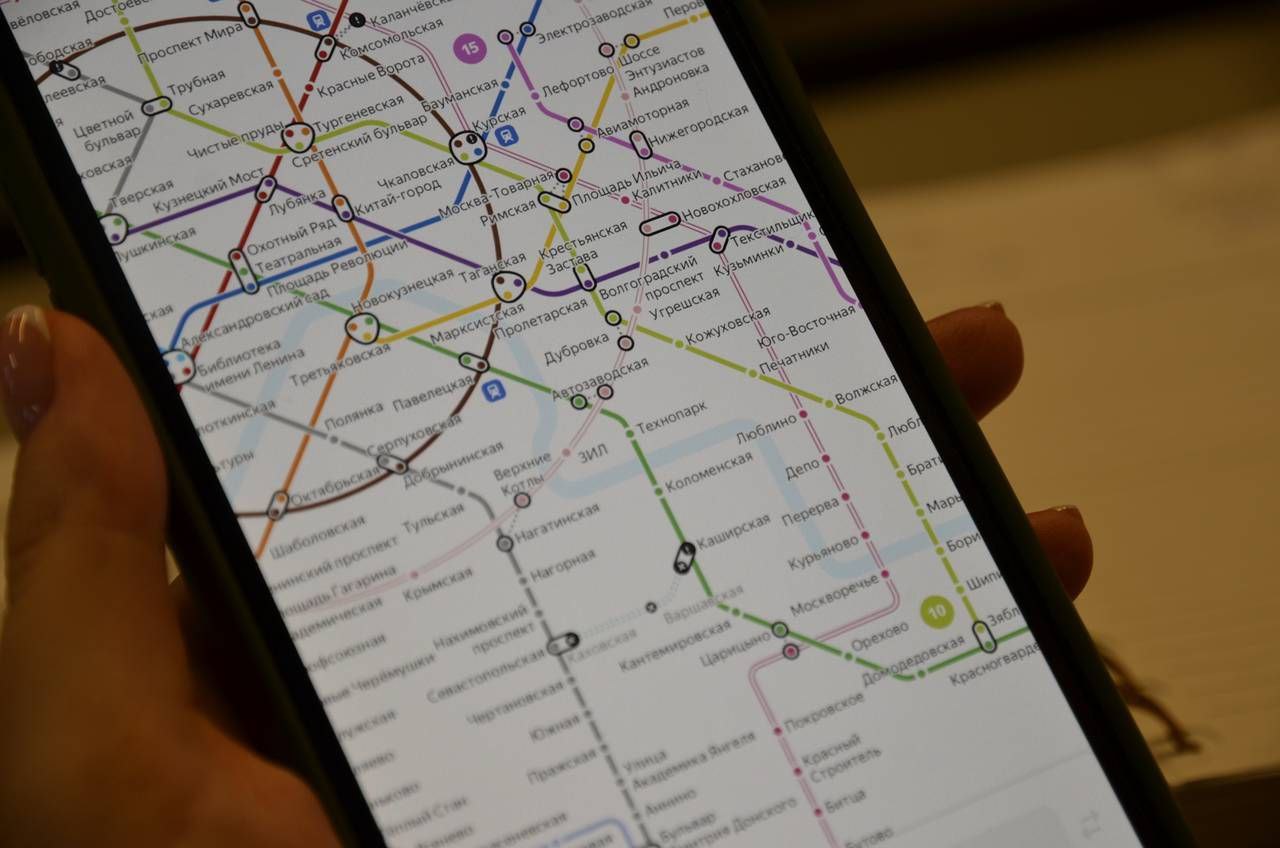Около 110 тысяч раз сотрудники стоек «Живое общение» ответили на вопросы пассажиров метро