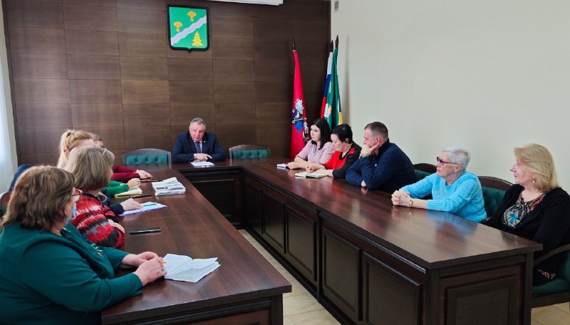 Встречу главы администрации с общественными советниками провели в поселении Первомайское