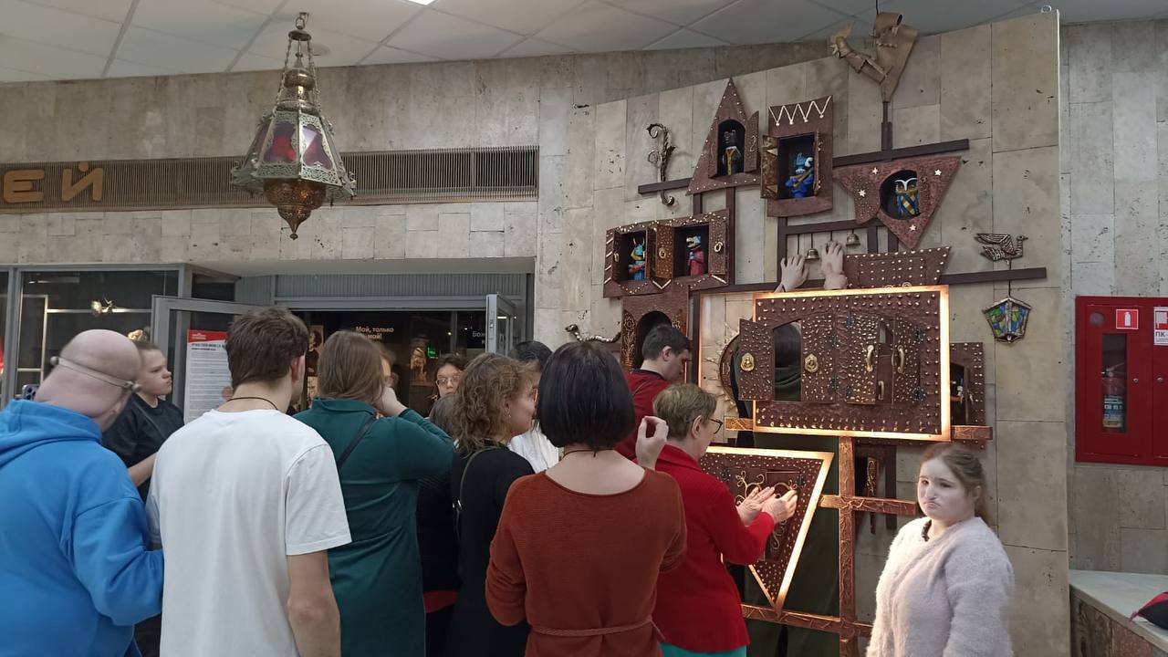 Подопечные «Дома слепоглухих» в Пучково посетили Музей Театра кукол Сергея Образцова