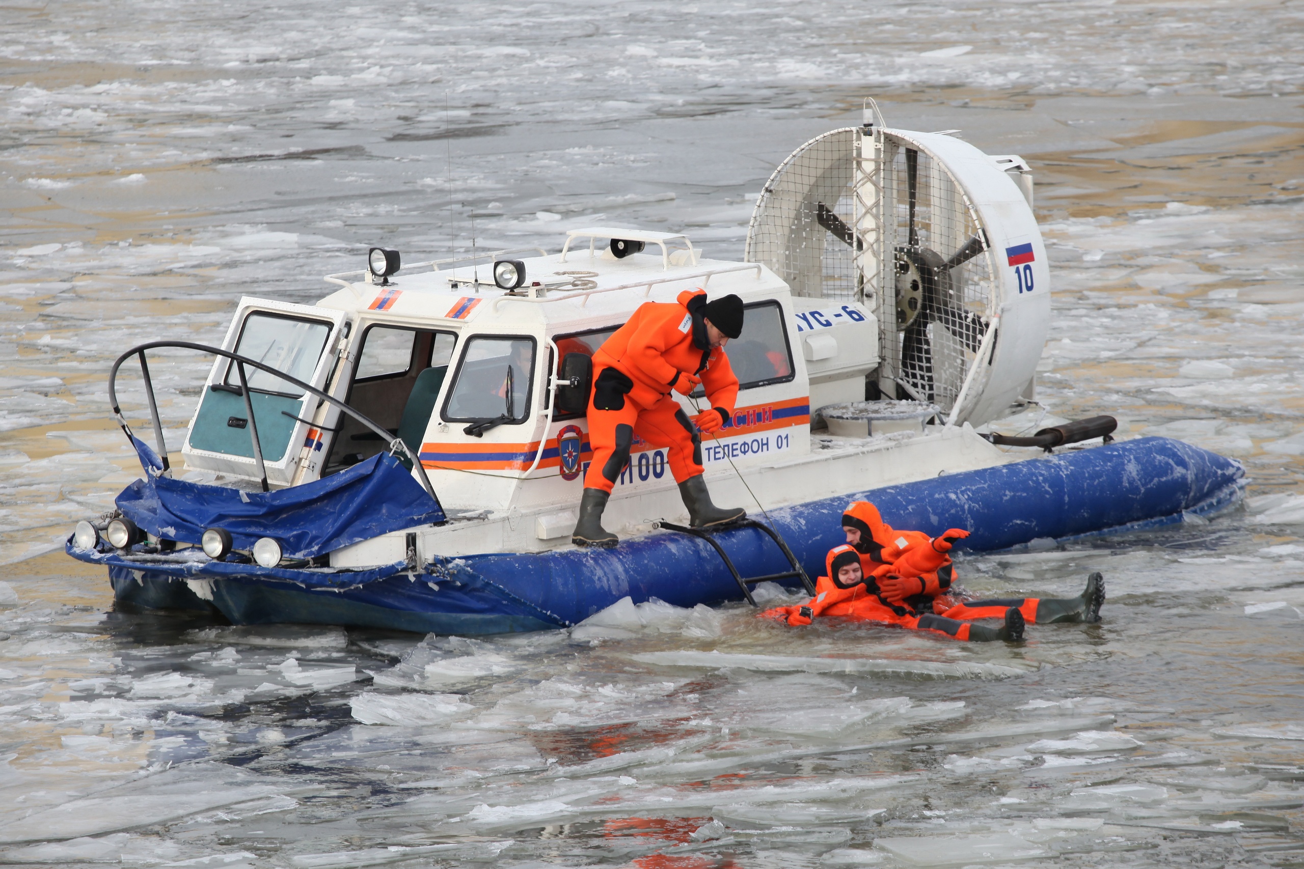 Столичные спасатели патрулируют городские реки и водоемы в усиленном режиме