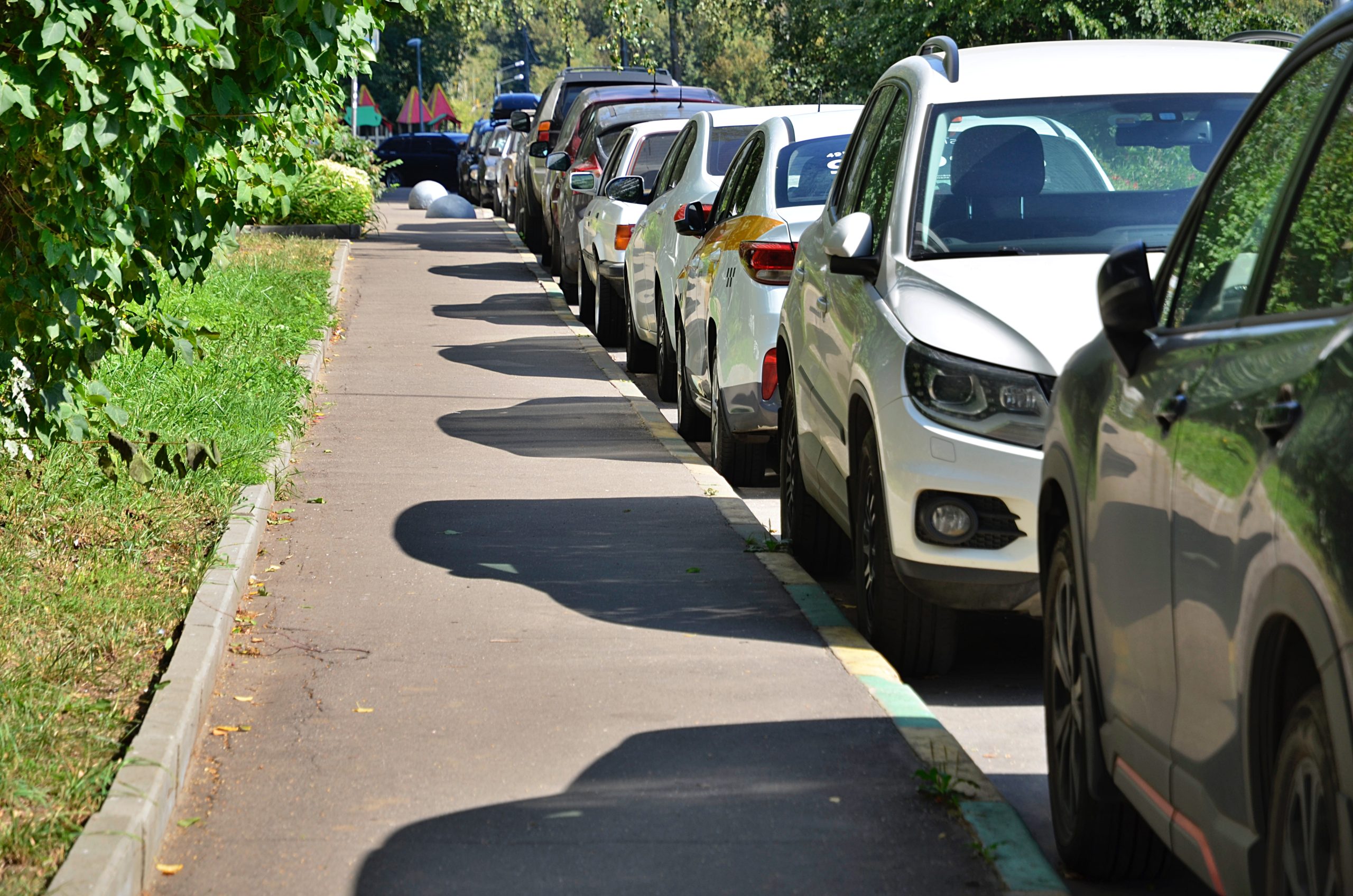 Парковки на всех улицах Москвы будут бесплатными в первые майские праздники. Фото: Анна Быкова, «Вечерняя Москва»