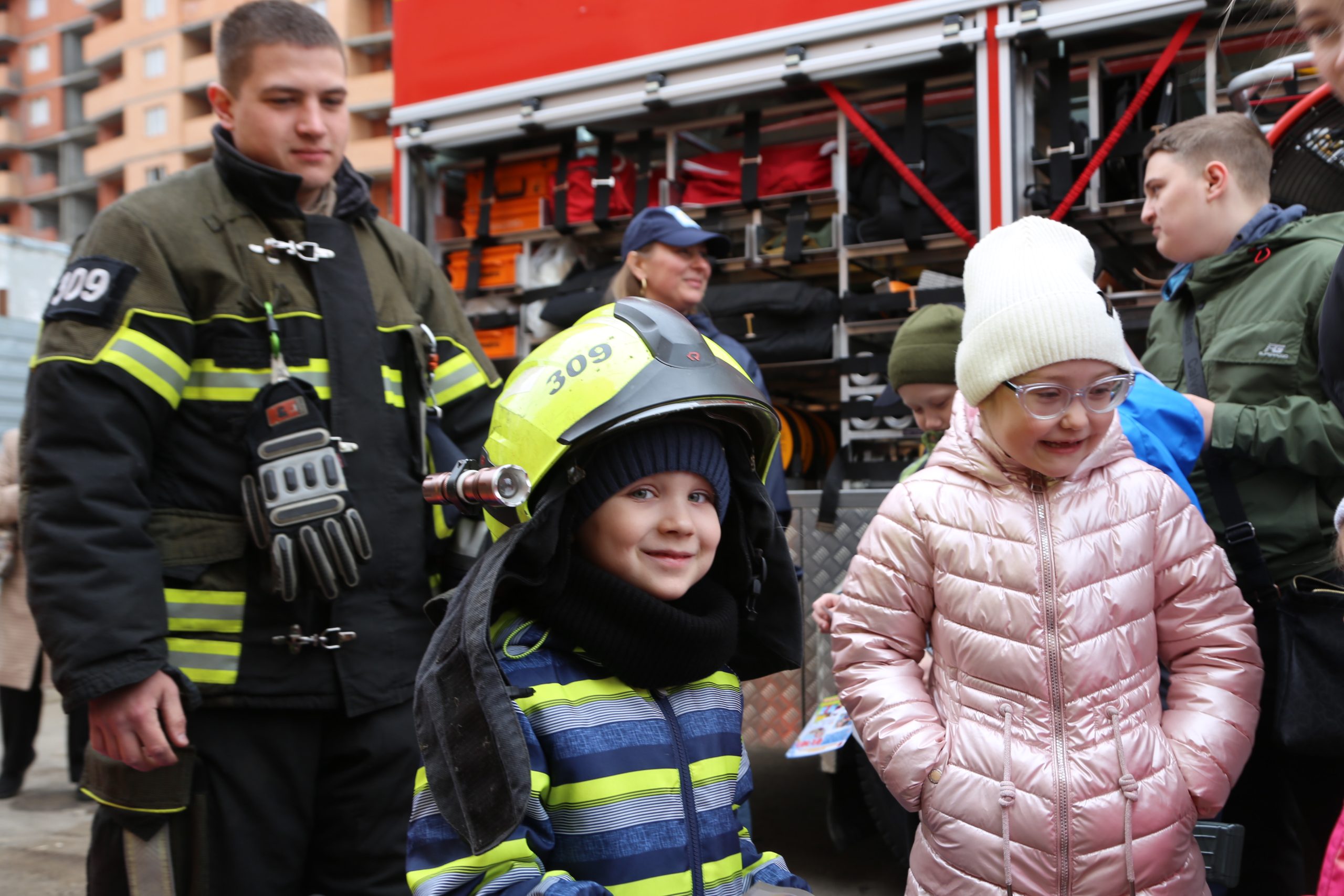 Московские спасатели за безопасную весну: меры пожарной безопасности должен соблюдать каждый!