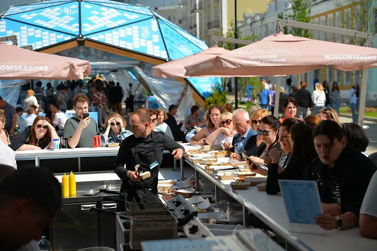 «Лето в Москве»: где можно попробовать деликатесы на рыбной неделе