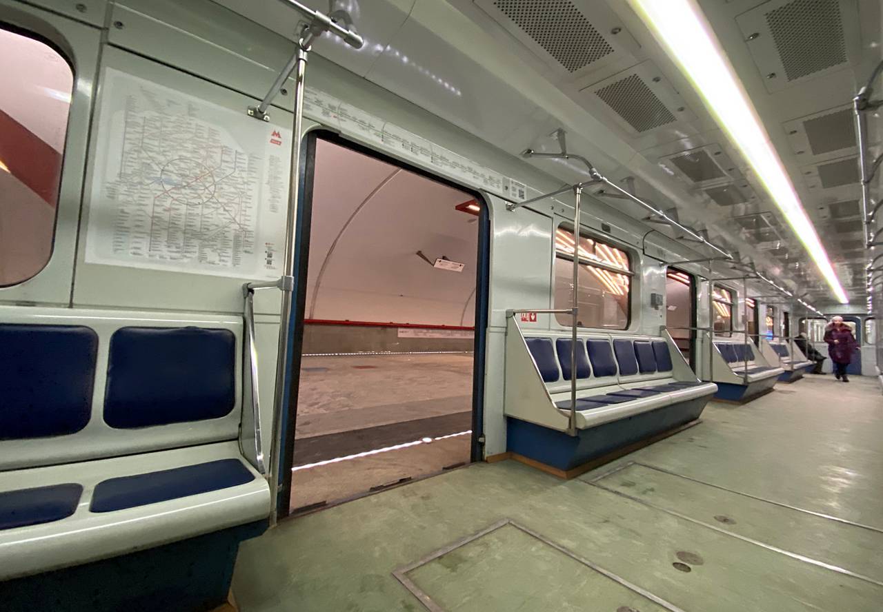 Сотрудники метро актуализируют указатели к открытию Троицкой линии