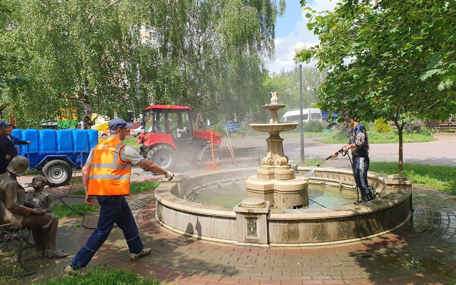 Сотрудники коммунальных служб поселения Мосрентген провели очистку фонтанов