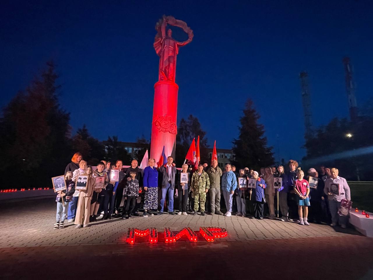 Почтили память героев: в поселении Михайлово-Ярцевское состоялась акция «Свеча памяти»