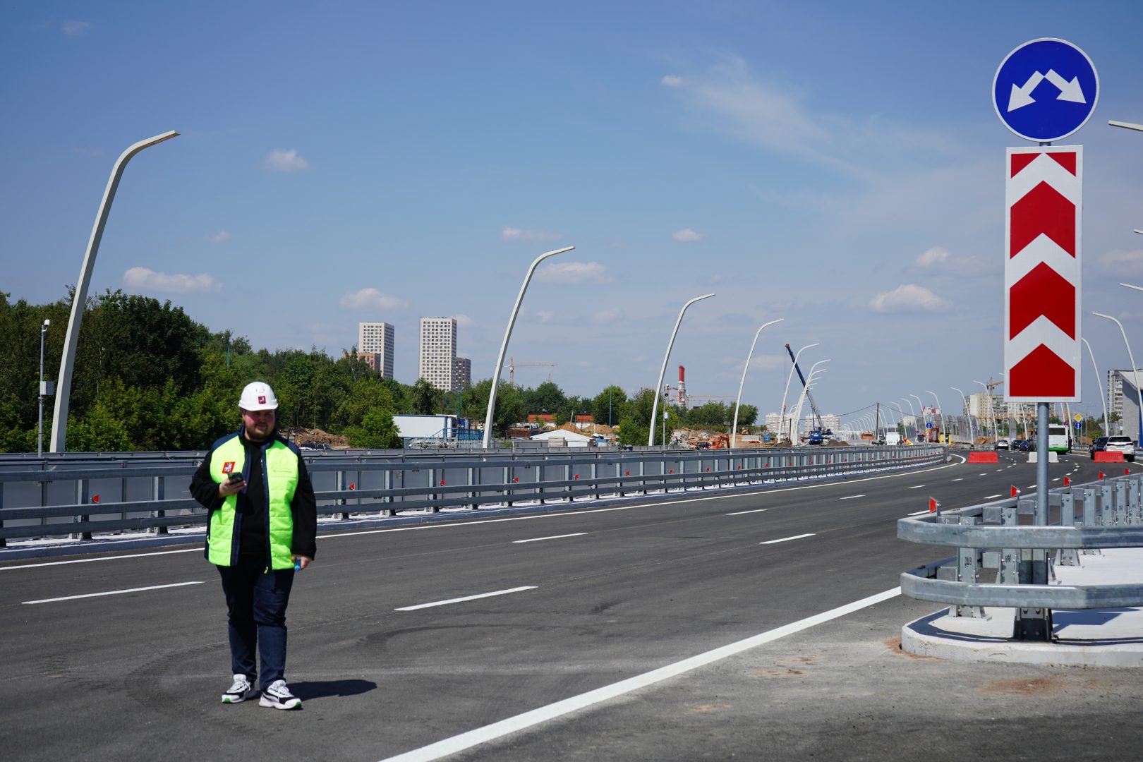 На территории Новой Москвы также продолжаются работы на нескольких участках трассы «Солнцево — Бутово — Варшавское шоссе». Фото: Анна Быкова, «Вечерняя Москва»