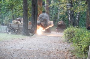 А вот и сам момент взрыва. В отличие от экранных героев, из съемочной группы никто не пострадал. Фото: Виктор Хабаров, «Вечерняя Москва»