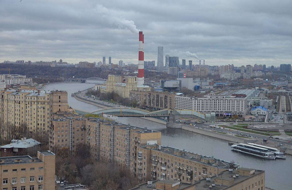 Теплые вещи, головные уборы и одеяла: что отправляют из Москвы в зону СВО