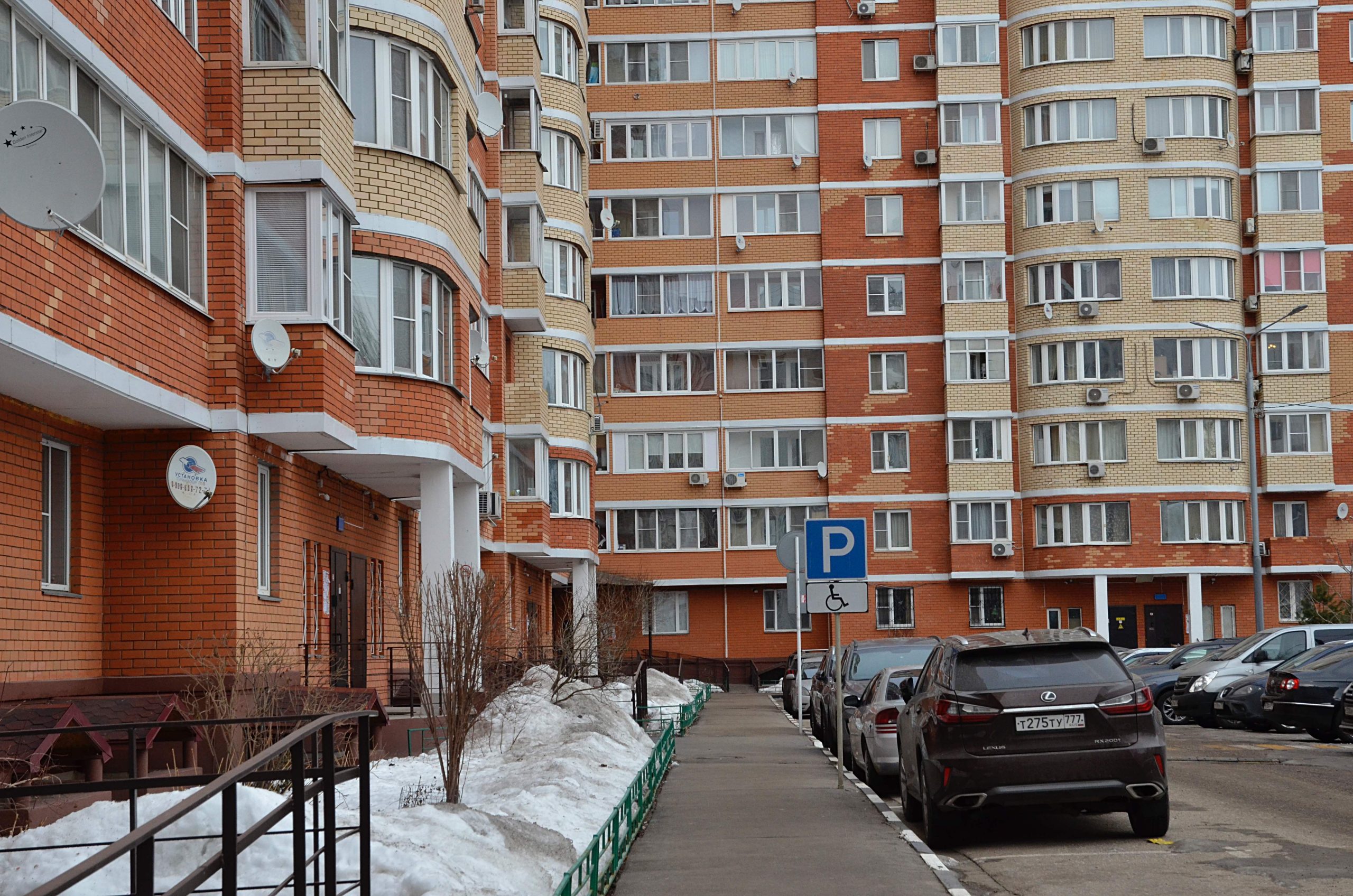 На новогодние праздники парковка в городе будет бесплатной