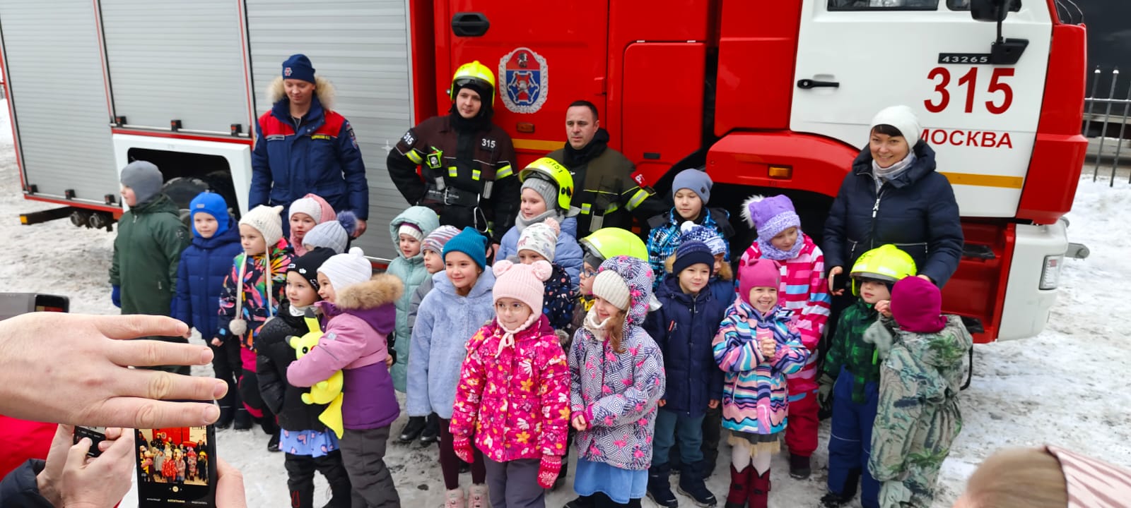 Московские спасатели проводят занятия «Безопасный Новый год!»