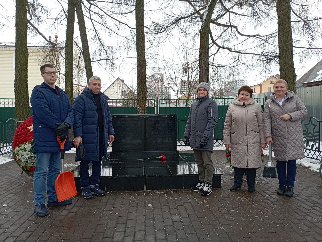 Мемориально-патронатную акцию организовали члены Совета ветеранов Филимонковского