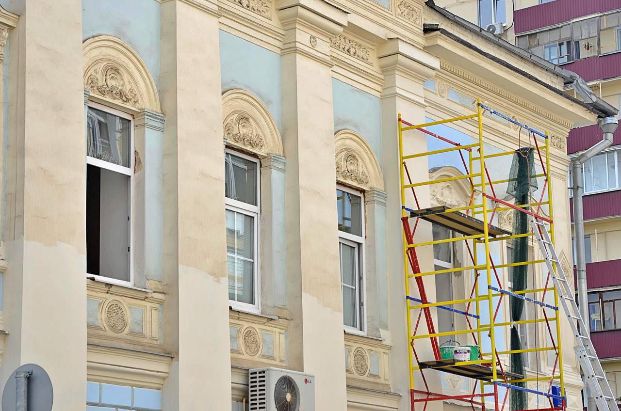 Обновленные входные группы органично вписываются в архитектуру здания и отличаются функциональностью, эстетикой, безопасностью и энергоэффективностью. Фото: Анна Быкова, 