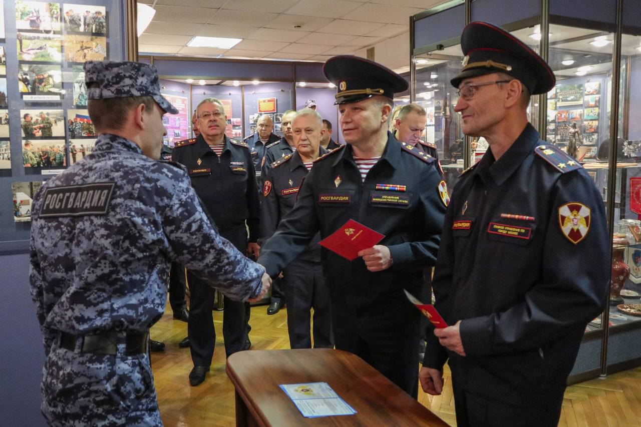 Около 100 росгвардейцев завершили обучение в Центре профессиональной подготовки  в Москве