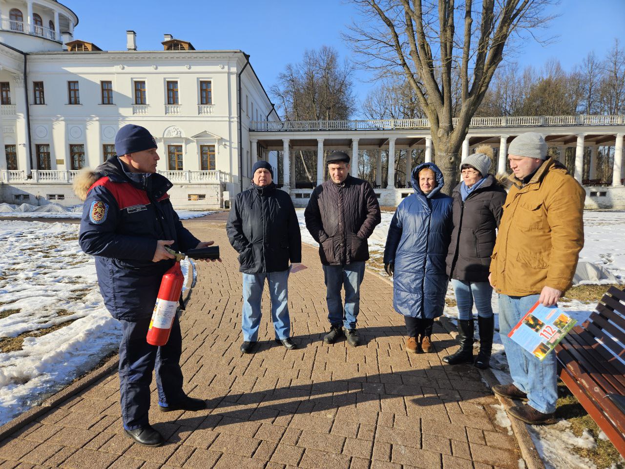 На Масленицу московские спасатели напомнили о главных правилах безопасности. Фото: пресс-служба Управления по ТиНАО Департамента ГОЧСиПБ