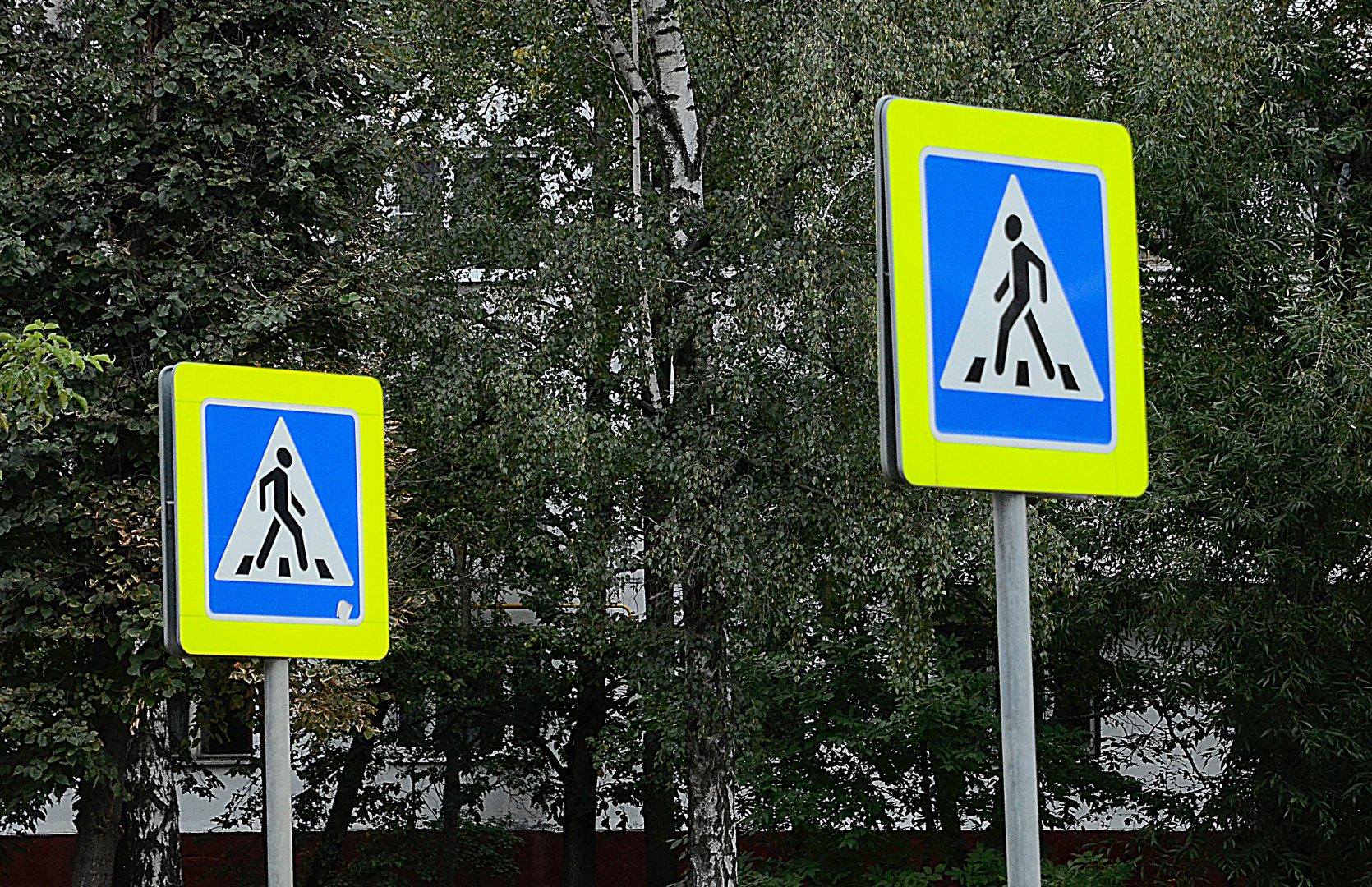 Рабочие проводят мероприятия по обеспечению транспортной и пешеходной доступности к станции метро «Корниловская». Фото: Анна Быкова, «Вечерняя Москва»