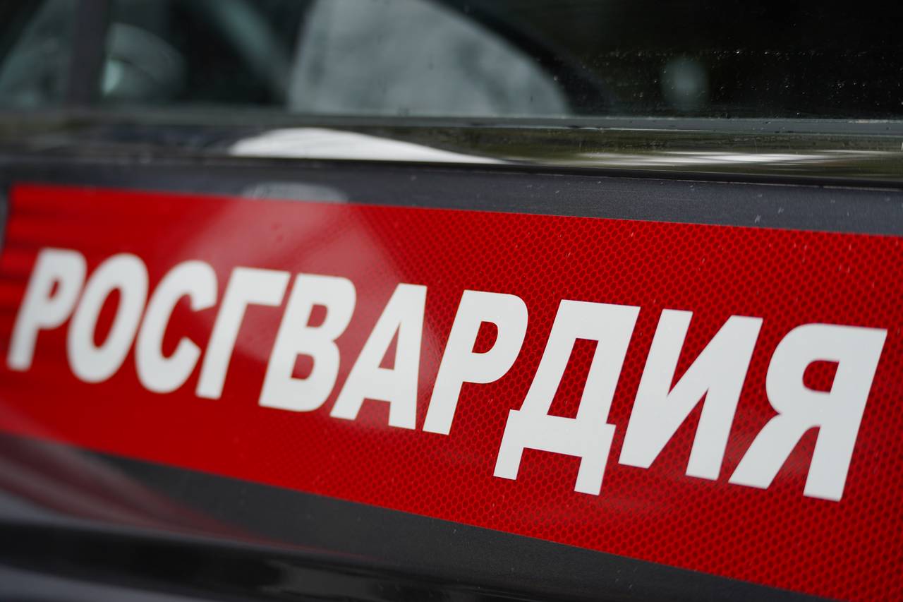 Росгвардейцы в Москве пришли на помощь почувствовавшему себя плохо мужчине
