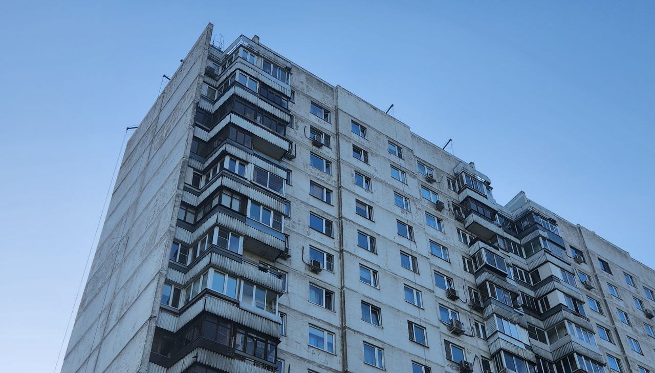 В пресс-службе Департамента градостроительной политики города Москвы подчеркнули, что на месте снесенных домов строятся современные жилые комплексы. Фото: Алина Моисеенко, «Вечерняя Москва»