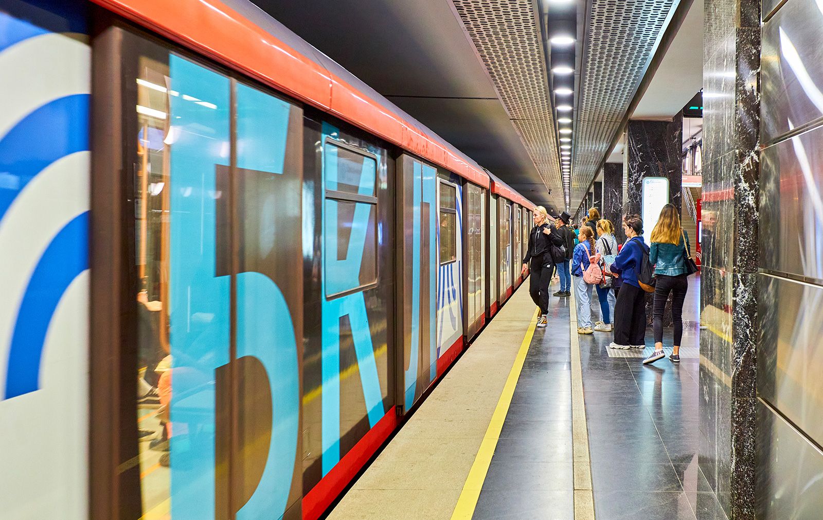 Запуск Московских центральных диаметров, проходящих через территории Троицкого и Новомосковского административных округов, также был высоко оценен — 19 процентов опрошенных. Фото: сайт мэра Москвы