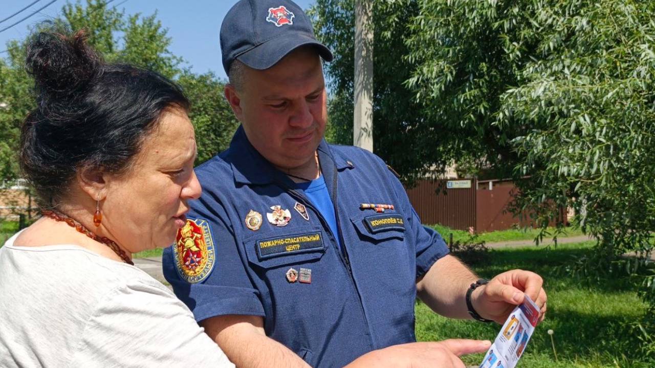 Спасатели из Внукова и Коммунарки провели профилактические встречи с горожанами