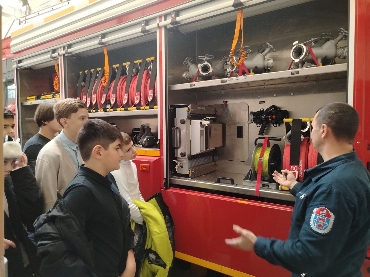 Пожарные провели интерактивные экскурсии для школьников в Новой Москве