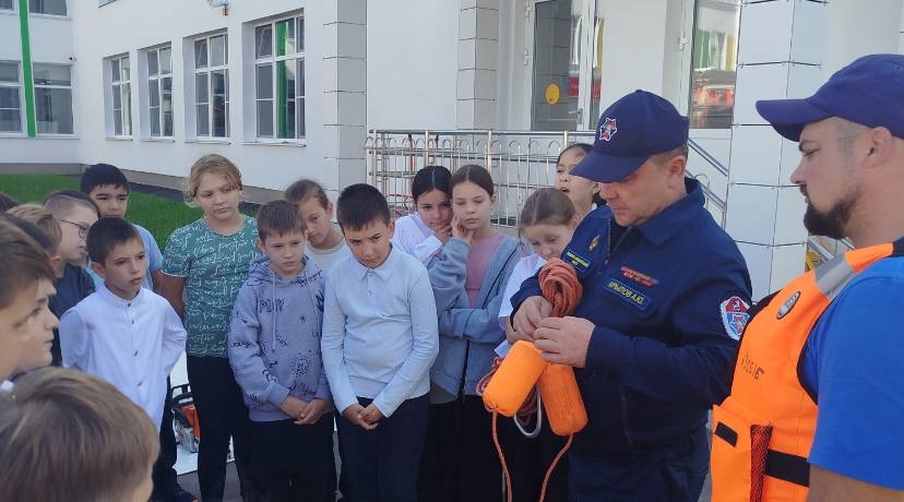 Спасатели из района Бекасово провели познавательное мероприятие для детей в школе №1391