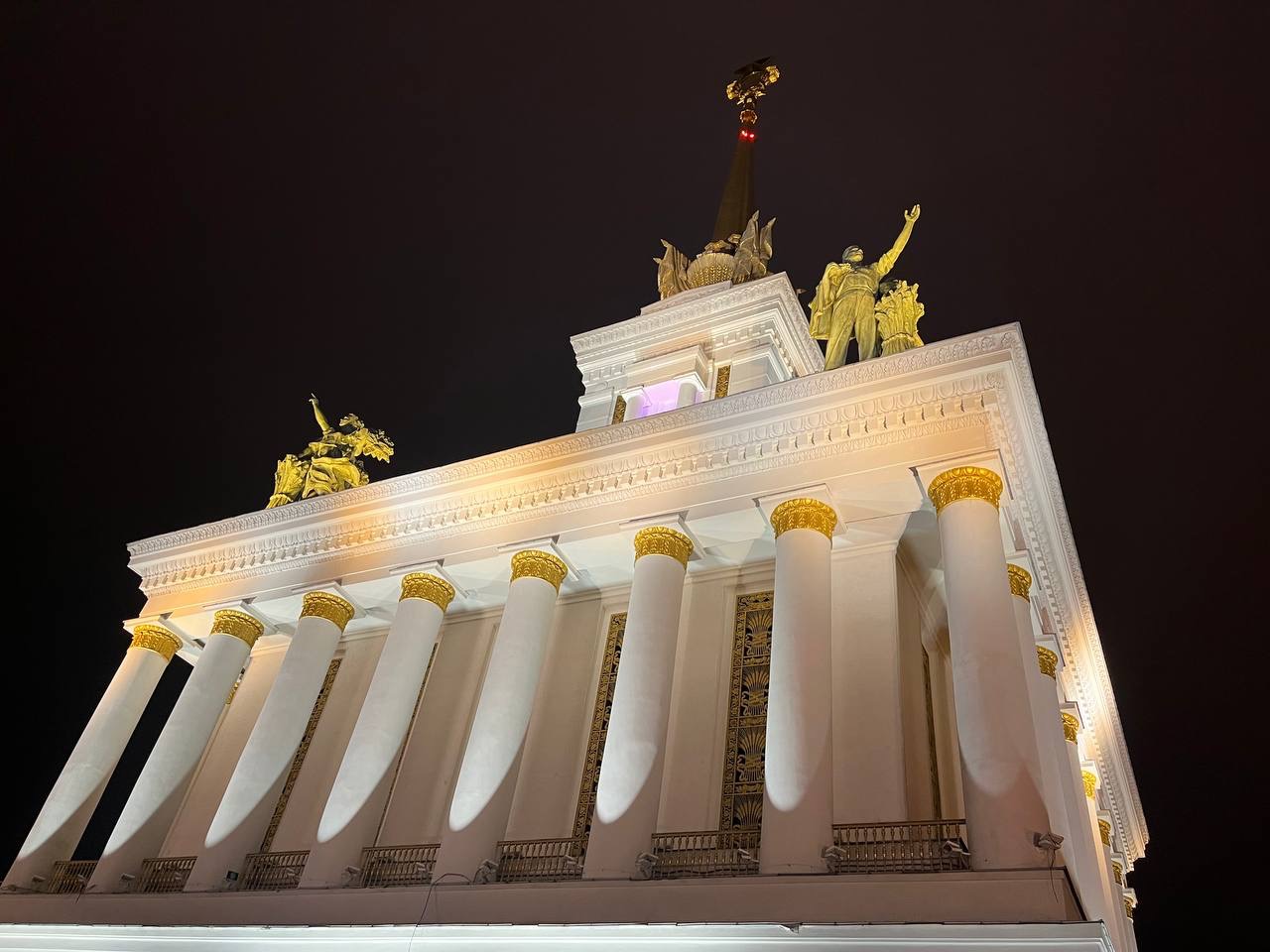 Представители ВДНХ пригласили москвичей на каток в рамках открытие нового зимнего сезона