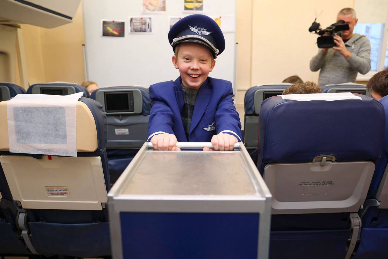 Познавательную экскурсию для детей бойцов СВО организовали в аэропорту Внуково