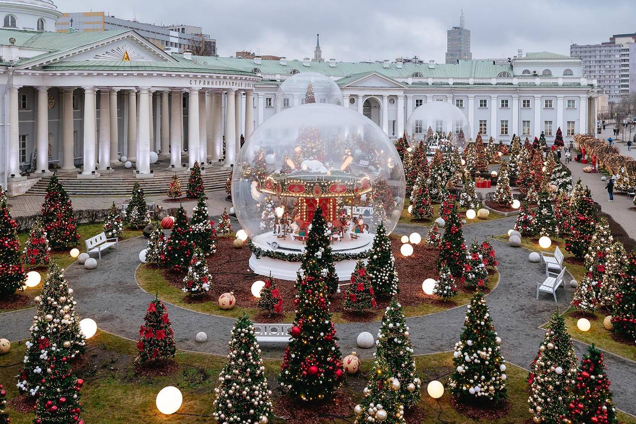 Медицинские учреждения Москвы преобразились к Новому году