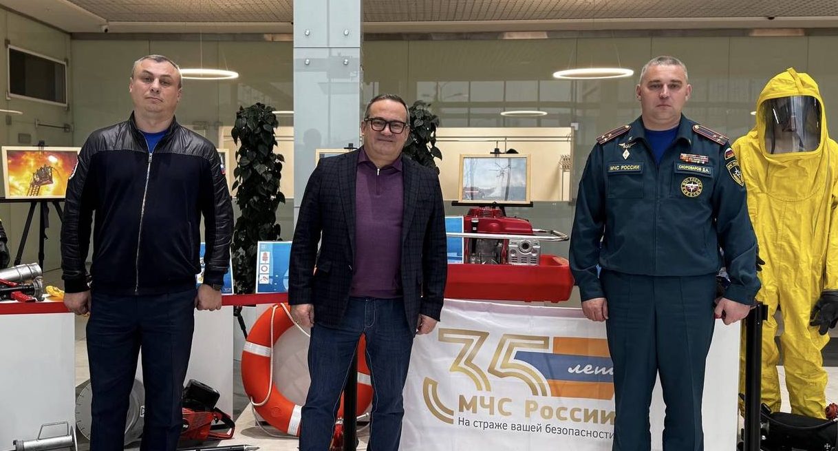 Герои в объективе: фотовыставка в честь 35-летия МЧС России открылась в ТиНАО