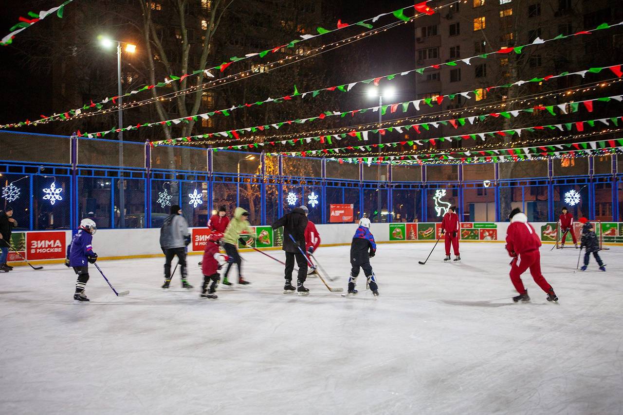 Хоккеист Илья Зубов проведет мастер-класс в центре столицы
