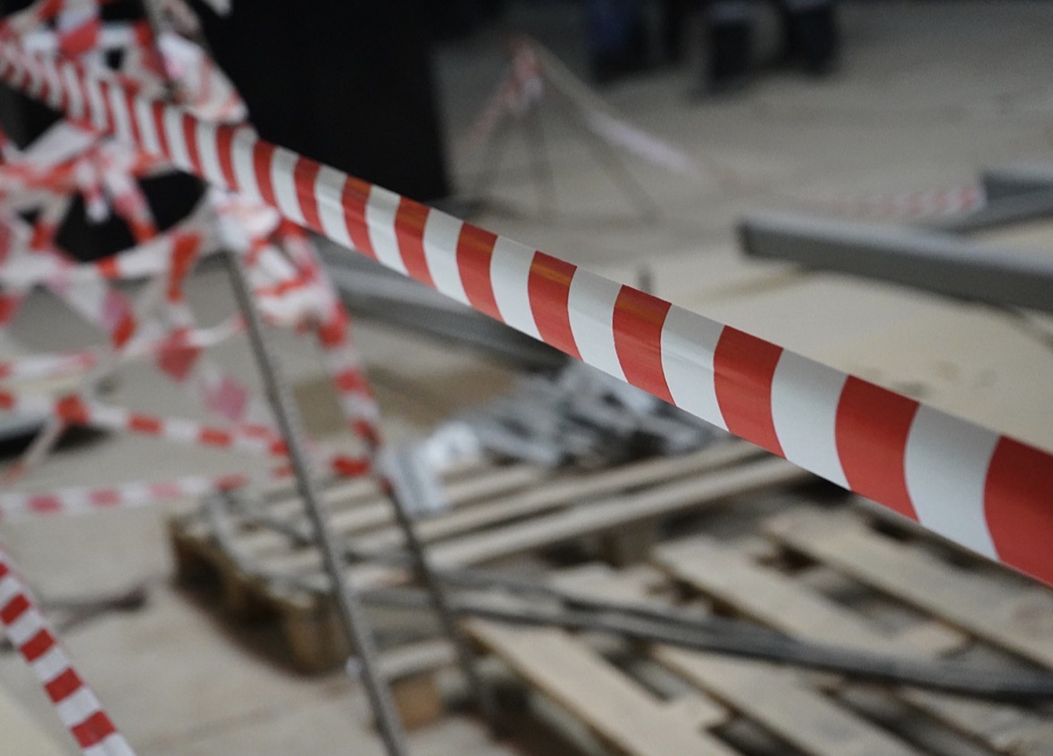 Как выяснилось, ранее на общей дороге в поселке Рассудово были установлены автоматические ворота без каких-либо разрешений. Фото: Анна Быкова, «Вечерняя Москва»