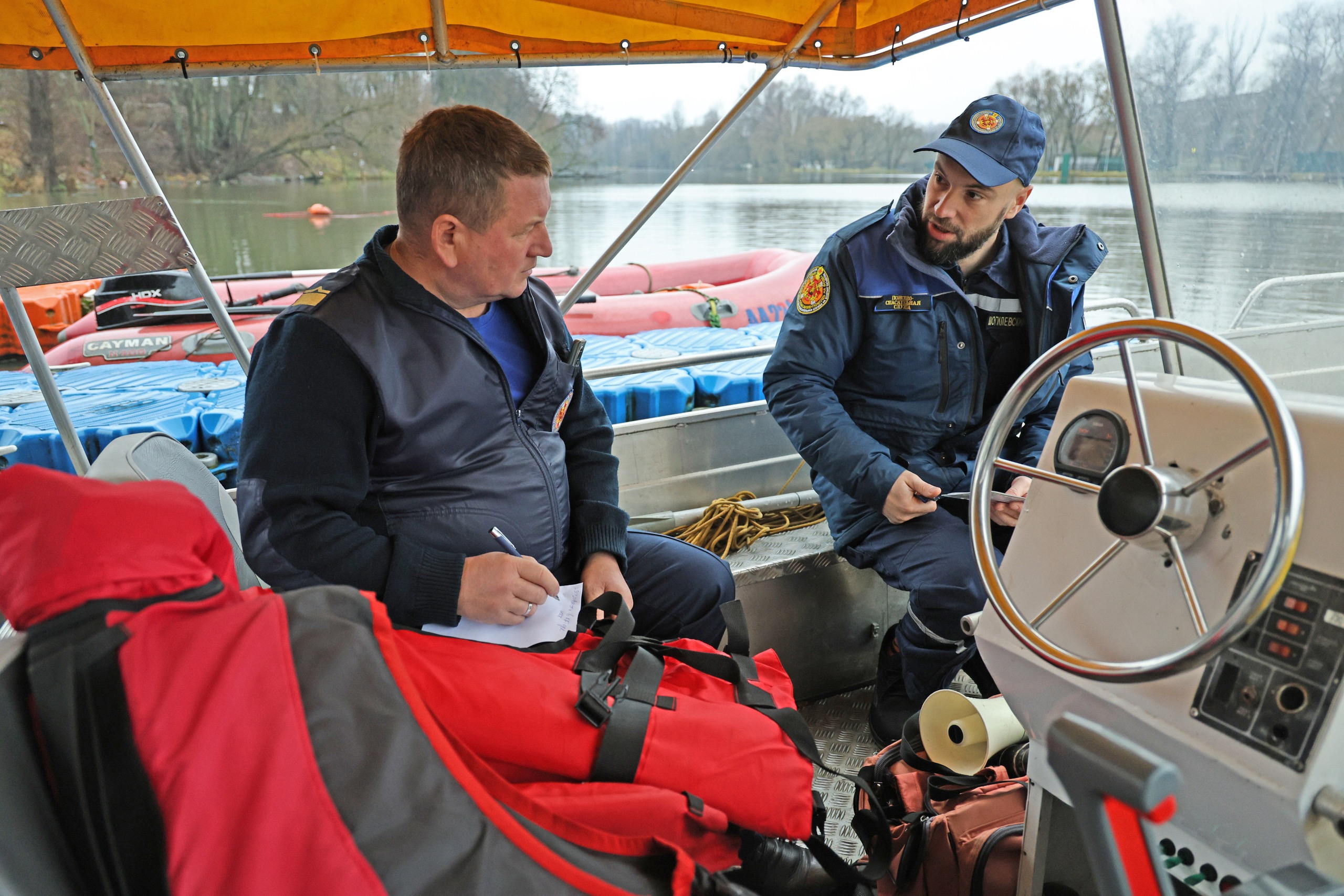Столичные спасатели на водных объектах провели подготовительные работы к зиме