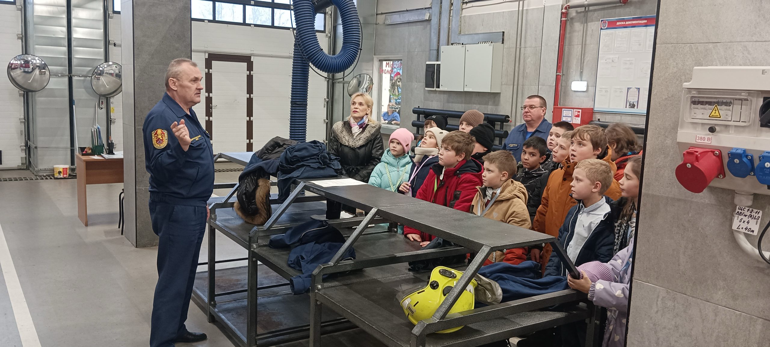 Специалисты ПСО №302 напомнили ученикам школы №2073 правила безопасности