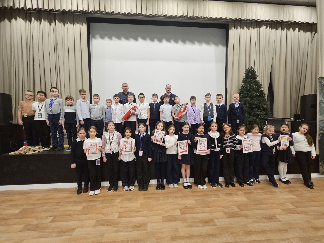 Спасатели из Щербинки провели урок безопасности для школьников